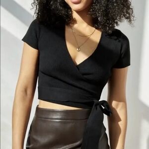 Aritzia Wilfred All Tied Up Black Ribbed Wrap Top